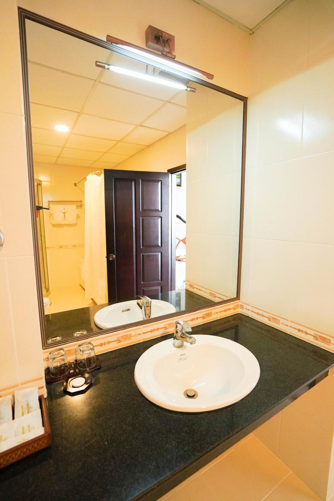 Hoa Binh 1 Hotel Long Xuyên Extérieur photo