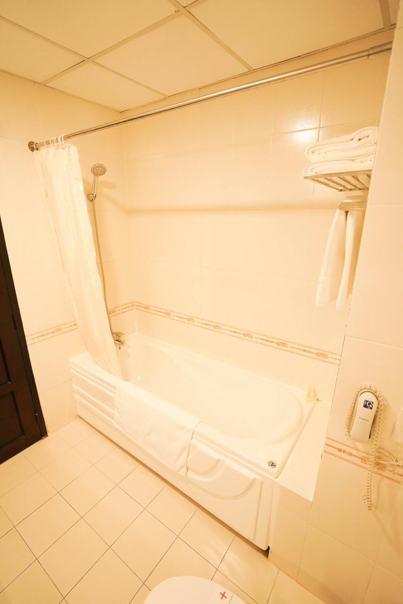 Hoa Binh 1 Hotel Long Xuyên Extérieur photo