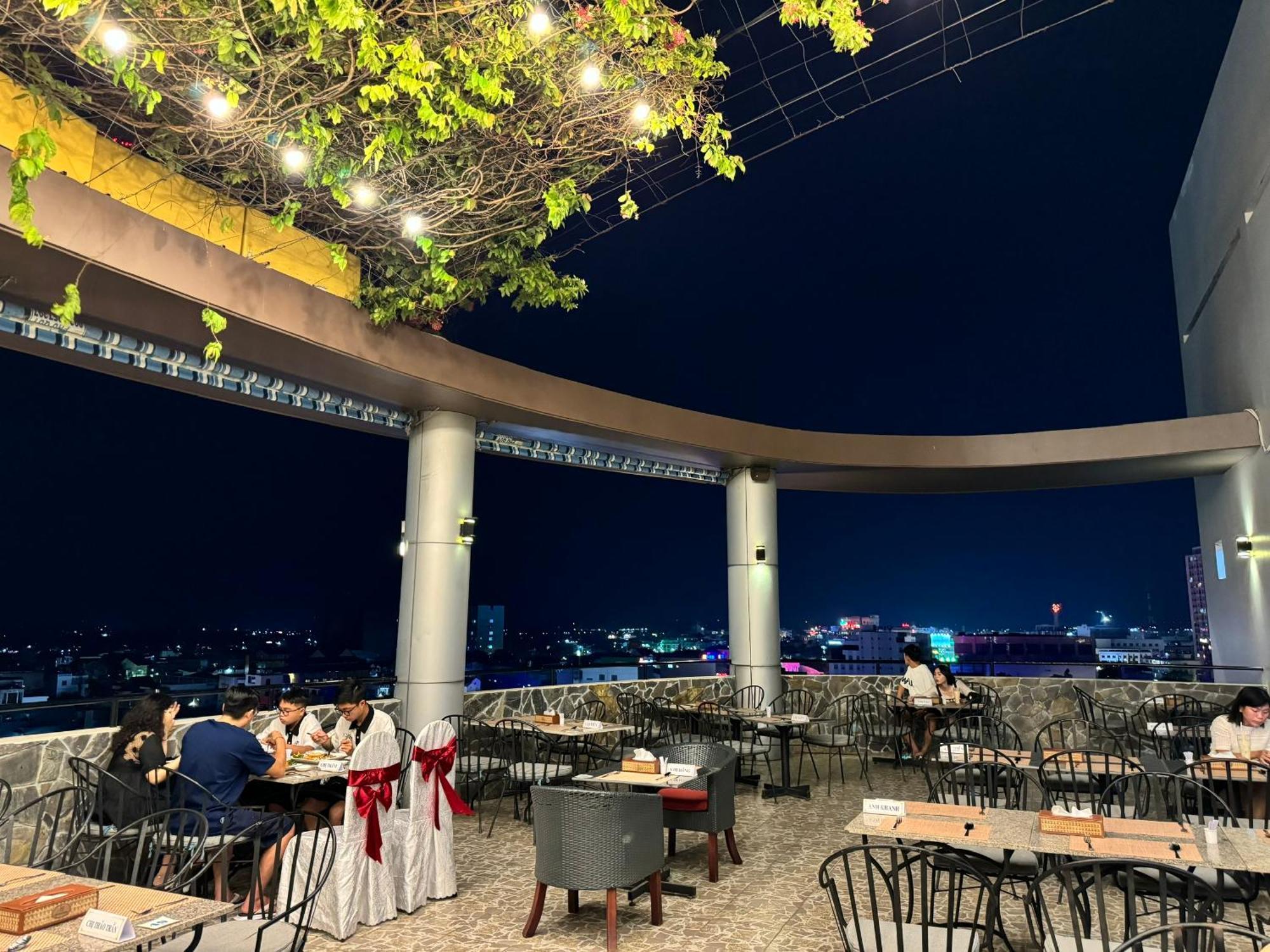 Hoa Binh 1 Hotel Long Xuyên Extérieur photo